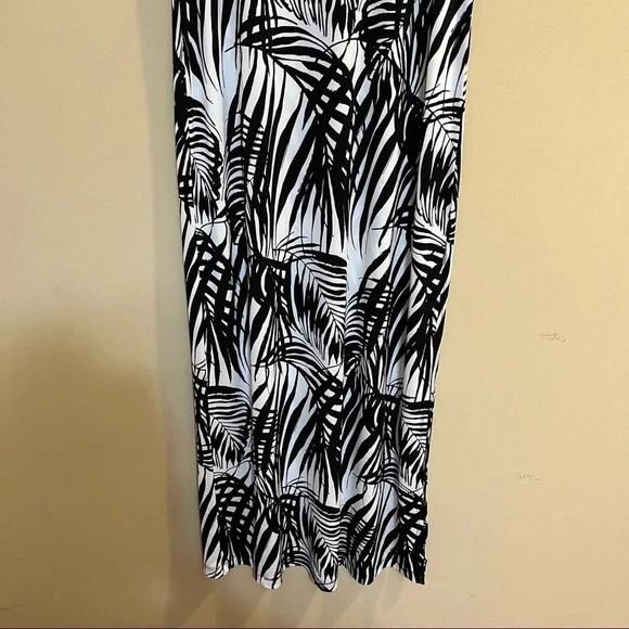 Tiana B. Sleeveless Black White Palm Leaf Printed Maxi Dress Slit Size S… - Picture 3 of 10